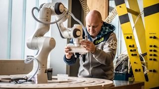 Cobots erleichtern den Unternehmensalltag erheblich. Die Messe Cobots4You zeigt Techniken und Anwendungen der neuen Helfer. (Bild: TQ-Robotics_Franka Emika)