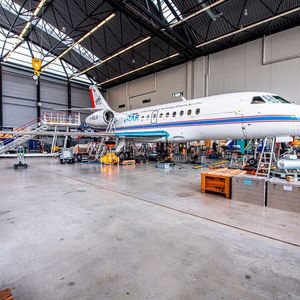 Jedes Flugzeug schwingt im Flug oder beim Starten und Landen. Wichtig ist hierbei, dass kritische Schwingungsvorgänge vermieden werden. Um dies zu gewährleisten, ist der Standschwingungsversuch (oder auch Ground Vibration Tests, kurz GVT) ein Schlüsselelement, damit ein neues Luftfahrzeug seine zertifizierte Flugtauglichkeit überhaupt erlangen kann.