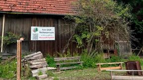 „Kein GIGA Rechenzentrum in Wenzenbachs Wasserschutzgebiet.“ Eine Bürgerinitiative macht gegen das Vorhaben des spanischen Rechenzentrumsentwicklers Ignis mobil. Das sind die konkreten Bedenken der Bevölkerung vor Ort. (Bild: Paula Breukel)