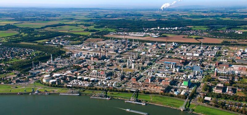 Akzo Nobel Specialty Chemicals wird in Produktionsanlagen am Ineos-Standort in Köln, Deutschland, investieren.  (Ineos)