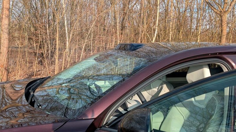 Der Lidar auf dem Fahrzeugdach entfällt mit dem Modelljahr 2026. Der schwedische Hersteller hatte die Zusammenarbeit mit dem mittlerweile insolventen Unternehmen Luminar Ende 2025 beendet. (Bild: Mauritz – VCG)