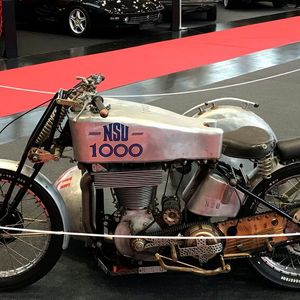 Motorräder gab es wenige zu sehen, darunter aber absolute Exoten wie die NSU 1000, zu ihrer Zeit der größte Motorrad-Einzylinder der Welt.(Bild:  Rosenow – »kfz-betrieb«)