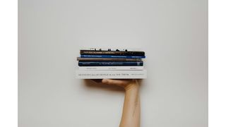 KI macht schneller und öffnet kreative Spielräume, doch nur, wenn Menschen sie strategisch steuern. Ohne Faktencheck und Transparenz verspielt man Glaubwürdigkeit. (Bild: Unsplash)