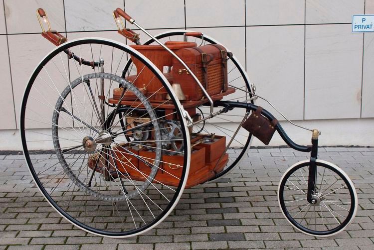 Das erste funktionsfähige Elektroauto der Welt, ein Aytron & Perry von 1881/1882, wird in Form einer Rekonstruktion vom Museum Autovision in Altlußheim gezeigt. (Museum Autovision)