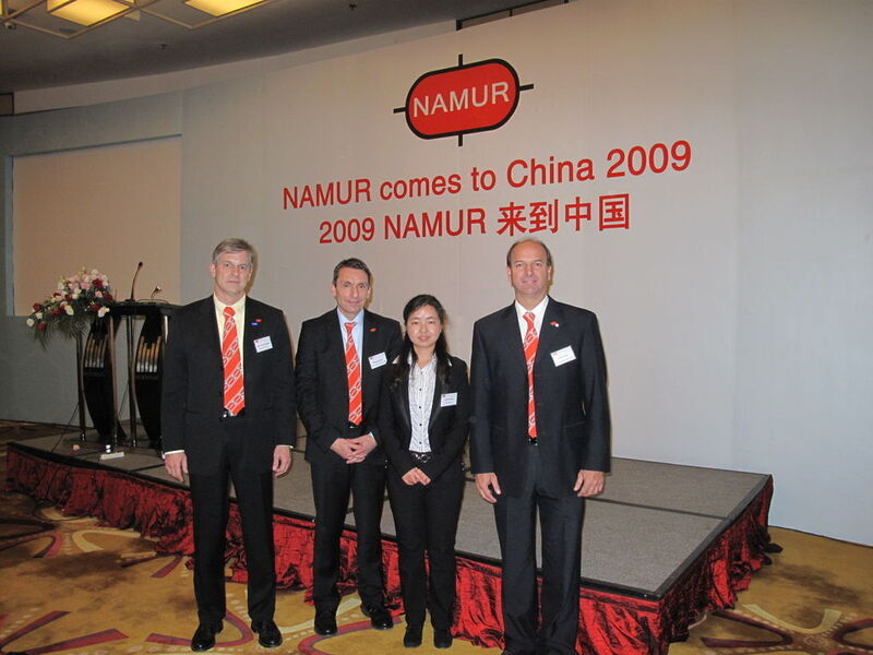 Auch PROCESS China war auf der Namur-Konferenz vor Ort: Redaktuerin Rong Zhang (3.v.l.) sprach mit (von links): Dr. Heinrich Mannsperger(BASF-YPC), Dr.Wolfgang Morr (BTS) und Carlos Hedler(BTES)  (Bild: PROCESS China)