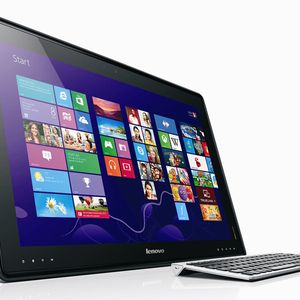 Als Desktop-PC nutzt der Rechner Windows 8 als Betriebssystem, im Tablet-Modus die Aura-Oberfläche von Lenovo.