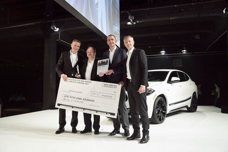 Gewinner des Sonderpreises für die höchste Gesamtpunktzahl MINI: Auto Wüst GmbH, Kölbingen, gemeinsam mit Peter van Binsbergen, Christian Ach und Christian Scheppach. (Philipp Stengelin)