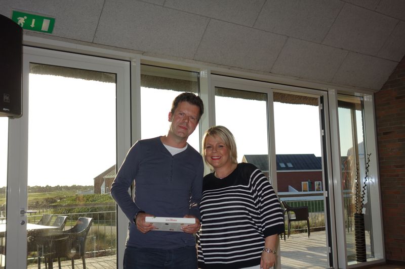 Das Geburtstagskind Torsten Struß, Synaxon mit Jana Tappendorf, Microsoft (IT-BUSINESS)