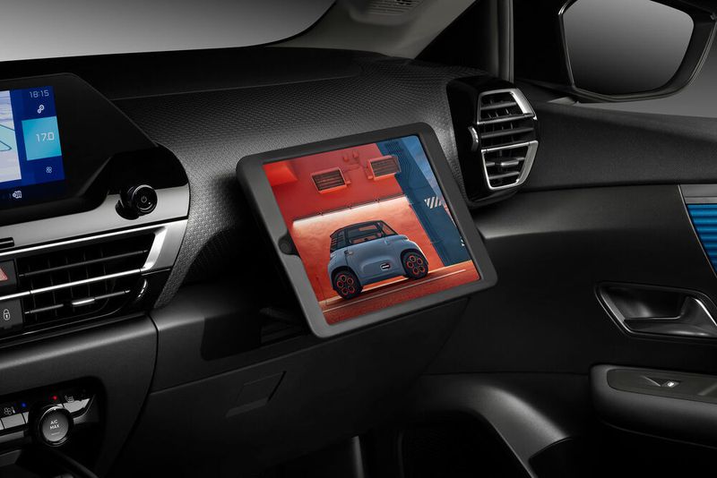Der Tablet-Halter für den Beifahrer ist versenkbar. (Citroën)