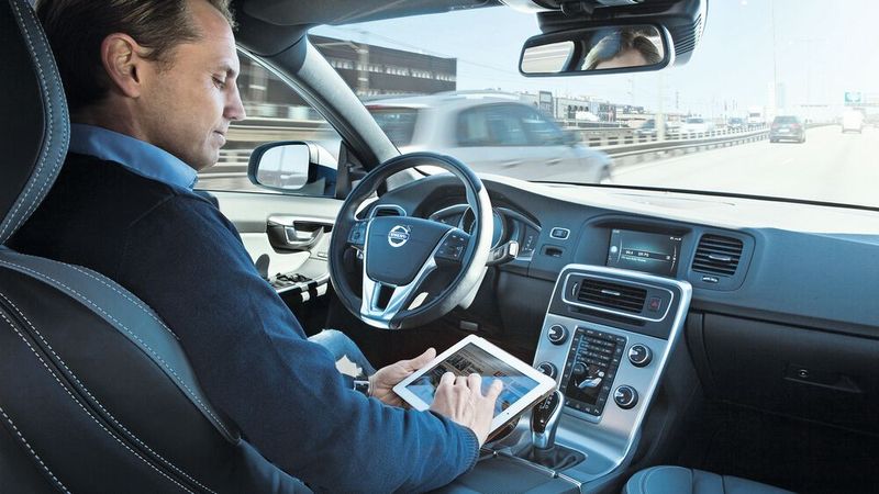 Ein Autos, das wirklich komplett selbsttätig fährt, ist noch weit weg.(Bild:  Volvo)
