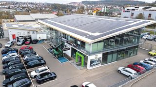 Das Autohaus Weeber hat seine Calwer Filliale in diesem Jahr energetisch saniert. (Bild: Autohaus Weeber)