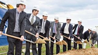 Beim ersten Spatenstich zum Sitema-Neubau bekannte sich die Firmenspitze zum angestammten Standort Karlsruhe. (Bild: Sitema)