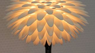 Ein Lampenschirm in Form gesintert – von FKM Sintertechnik. (Bild: Sonnenberg)