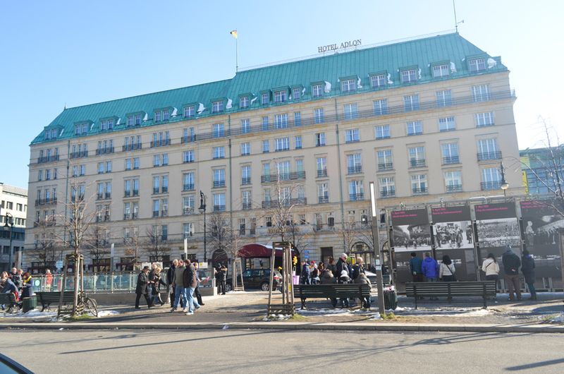 Hotel Adlon bei strahlendem Sonnenschein (IT-BUSINESS)