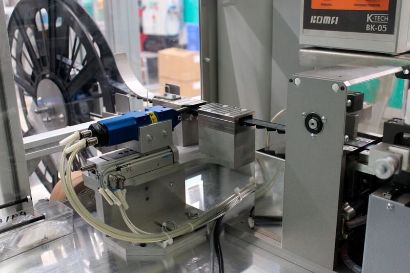 Abschließend wird der Blistergurt für eine platzsparende Verpackung aufgerollt. (Rodinger Kunststoff-Technik GmbH)