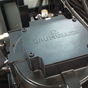 The servomotors in the DSD2 series have an excellent torque-inertia mass ratio. This ensures maximum dynamics, i.e. fast and precise production.(Image: Baumüller)