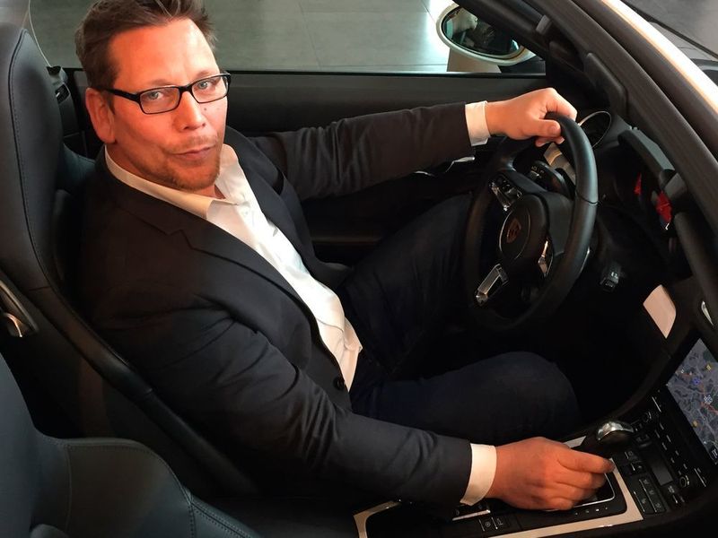Angesichts der vielen Veranstaltungen und Kundenkontakte genießt Verkaufsleiter Carmine Talotti jede Gelegenheit, um die Produkte der Marke hautnah erleben zu können.  (Faust / »kfz-betrieb«)