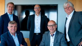 Bei der Vertragsunterzeichnung (v.l.n.r.): Helmut Eifert und Jens Nietzschmann, Geschäftsführer DAT, Raphael Dammann, Geschäftsführer Xpxd Consulting, Andreas Serra und Joachim Schulz, Geschäftsführer Promotor. (Bild: DAT)