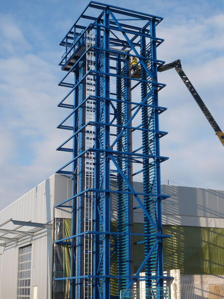 Turm für die Blechlagerung (Archiv: Vogel Business Media)