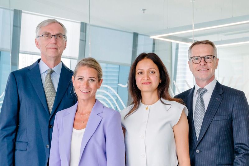 Von links nach rechts: Marc Verbruggen, CEO; Margrete L. Wie, Head of Finance; Aman Kulshrestha, CTO; François de Bie, CCO am Hauptsitz von Emirates Biotech in Dubai.  (Bild: Emirates Biotech)