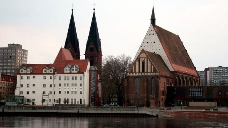 In Frankfurt (Oder) plant die Stadt ein Hyperscale-Rechenzentrum mit Einspeisung der Abwärme ins Fermwärmenetz.(Bild:  Frankfurt (Oder) /endless autumn / CC BY-SA 2.0)