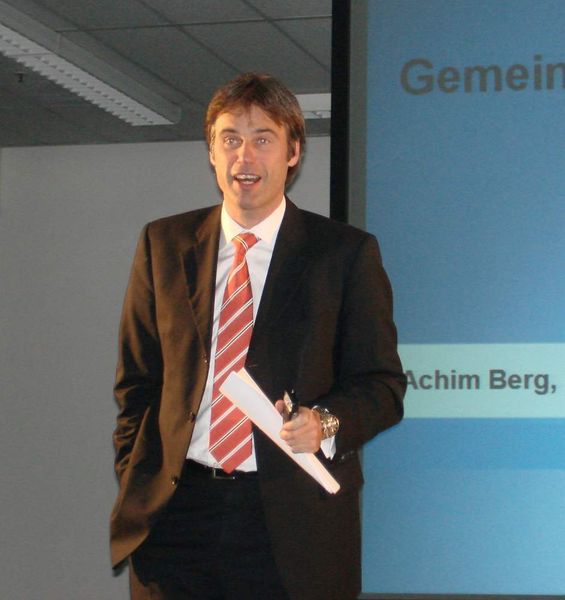 Achim Berg, Chef von Microsoft Deutschland, stellte kurz die neuen »Business Server 2008«-Versionen »Small« und »Essential« vor. (Archiv: Vogel Business Media)