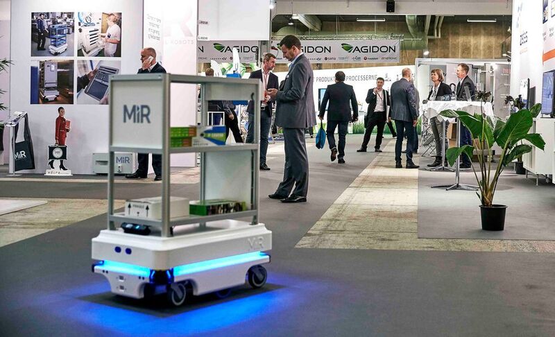 Die autonomen Transportroboter von MiR automatisieren den innerbetrieblichen Materialfluss. (©Tony Brøchner)