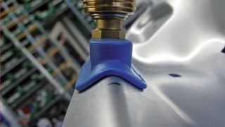 Schmalz bietet jetzt auch Kantensauggreifer für die Aufnahme von Werkstücken mit geringen Radien. Bild: Schmalz (Archiv: Vogel Business Media)