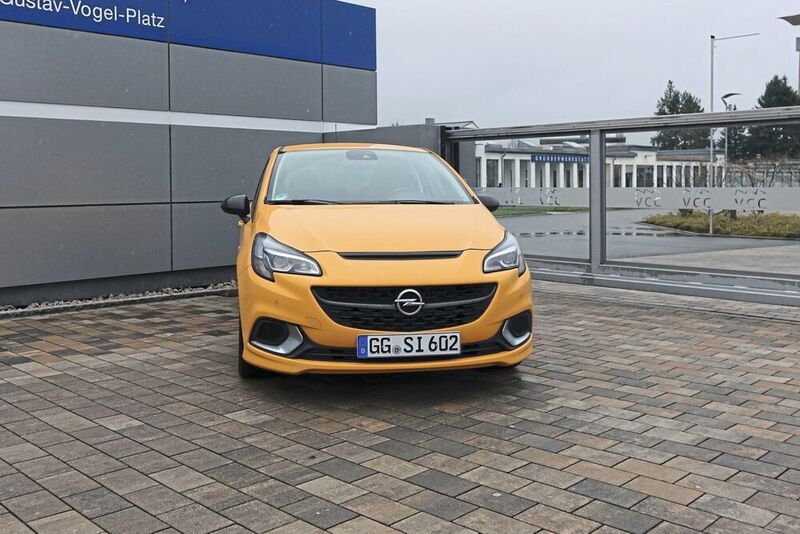 Der Opel Corsa GSI sieht auf den ersten Blick aus wie ein überarbeiteter OPC.  (Sven Prawitz/»Automobil Industrie«)