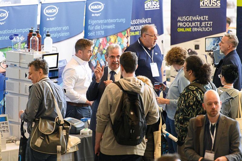 Im Laufe des Tages kommen rund 450 Besucher zur LAB-SUPPLY Leverkusen. Zusammen mit dem Ausstellerpersonal sind es am Ende des Tages knapp 700 Teilnehmende.    Mehr Infos zu den kommenden LAB-SUPPLY-Messen finden Sie auf www.lab-supply.info (Bild: Stefan Stark)