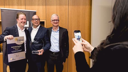 Heinrich Rosier (Mitte) mit Sohn Paul (Direktor Organisation) und seinem Partner, Geschäftsfüher und Freund, Marc Heinen.  (Bild:  Stefan Bausewein)