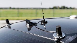 Die Schnittstellen vernetzter Fahrzeuge sind auch ein Sicherheitsrisiko. Eine Möglichkeit damit umzugehen, kann ein System aus der Produktions-IT sein. (Audi)