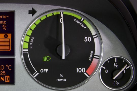 Über den aktuellen Energieverbrauch und die Rekuperation informiert ein neues Rundinstrument. (Archiv: Vogel Business Media)