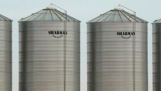 Noch stehen die Silos sauber in Reih und Glied – damit das so bleibt: Holen Sie sich Tipps von Experten! Am 15./16. November 2016 ist die Gelegenheit dafür – auf dem 10. Schüttgut-Forum in Würzburg. (Bild: gemeinfrei (pixabay.com))