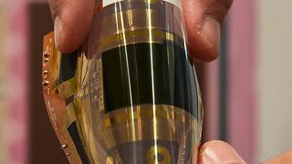 Gedruckte Elektronik und im Speziellen Sensoren lassen sich in der Medizin anwenden. Das Bild zeigt einen optischen Sensorvon ISORG und FlexEnable. (Bild: Lopec / MarcWinkelFotografie)