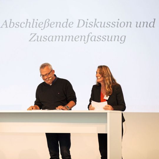 Stoff für Diskussionen auf und Abseits der Bühne gab es auch beim letzten Wasserstoff-Forum 2022.(Bild:  Oxana Gruber Photography)