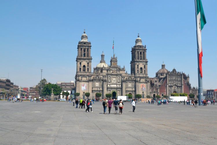 Die erste Station der Mazda-Händlerreise war Mexiko-City. Der Zócalo gehört zu den weltweit größten Plätzen.  (Mauritz)