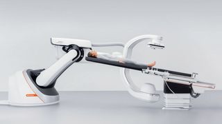 Auf dem Operationstisch lassen sich mit Artis Pheno Patienten bei chirurgischen Eingriffen unterschiedlich positionieren, auch sind schnelle Anpassungen in der Lagerung möglich, die in bestimmten Situationen zur Atemerleichterung oder zur Stabilisierung des Blutdrucks führen.  (Bild: Siemens Healthineers)