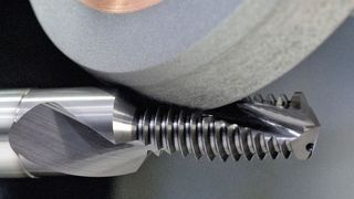 Der Komet-Service umfasst grundsätzlich alle Arbeiten zur Aufbereitung von Bohr-, Gewinde- und Reibwerkzeugen aller Hersteller. Exakt definiert durch einen streng kontrollierten und protokollierten Arbeitsablauf auf Hightech-Maschinen wird der Original-Nachschliff vorgenommen. (zvg)