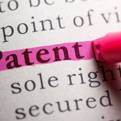 Das Patentsystem spielt bei der Entwicklung von Technologienormen eine zentrale Rolle, denn es schafft Anreize für Investitionen in Forschung und Entwicklung. (Bild: © Feng Yu - stock.adobe.com)