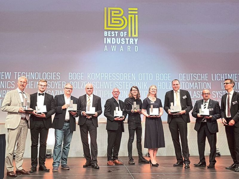 Alle Gewinner des Best of Industry Awards 2018 gemeinsam auf der Bühne. (Sensche / Vogel Communications Group)