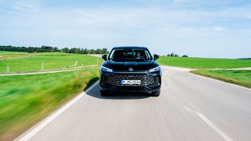 Die Front im aktuellen MG-Look sorgt für einen durchaus markanten Auftritt. (Bild: MG Motor)