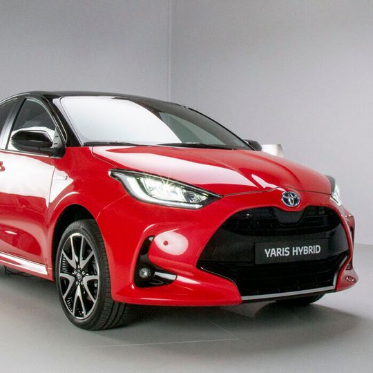 Der neue Toyota Yaris kommt mit mehr Platz, ist aber kürzer. Preislich startet er bei 15.800 Euro.(Bild:  Toyota)