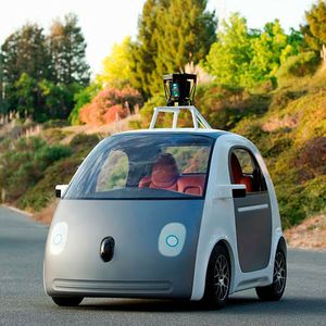 Autonom fahrendes Google-Auto: Derzeit fährt es noch zu vorsichtig. Deshalb soll es nun lernen, Verkehrsregeln nicht allzu ernst zu nehmen.