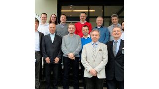 Stabsübergabe anlässlich der 80. Sitzung des AK „Pumpen in der Chemie“ (zum Vergrößern siehe Bildergalerie): Neue Leiter sind Dirk-Harald Bestehorn (2. Reihe 3.v.r) und Richard Losbichler (2. Reihe 3.v.l.). (Bild: Evonik)