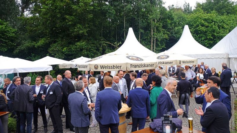 Der traditionelle Branchenabend der BFC in Northeim empfing zahlreiche Freunde und Förderer aus der Kfz-Branche. (Bild:  Zietz/»kfz-betrieb«)