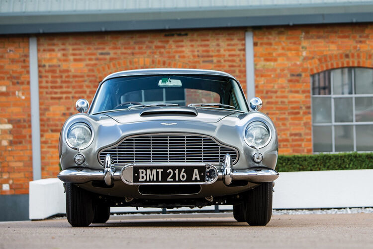Von vorne sieht der Aston Martin aus dem Jahr 1965 ganz normal aus. (Sotheby's)