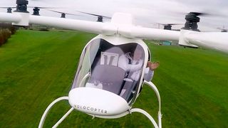 Der elektrische Volocopter fliegt zum ersten Mal bemannt: Das Fliegen für Jedermann rückt in greifbare Nähe. (Bild: E-Volo)