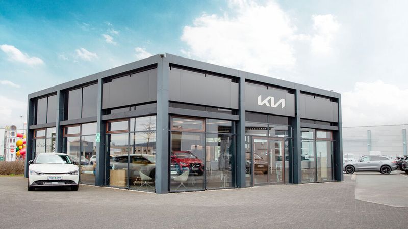 Der vierte Kia-Standort der Feser-Graf-Gruppe hat in Hallstadt bei Bamberg eröffnet.(Bild:  Feser-Graf)