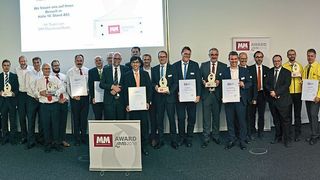 Die glücklichen Gewinner des MM Award zur AMB, der in vier Kategorien an insgesamt fünf Innovationen verliehen wurde. (Stefanie Michel/VCG)